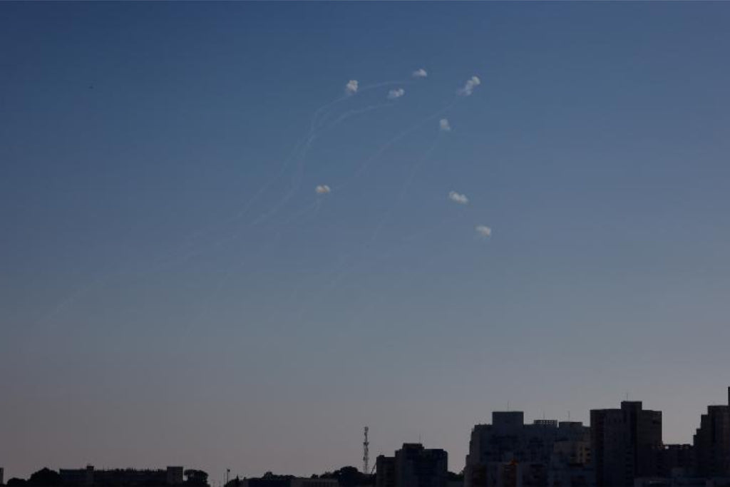 Israeli attacks on Gaza have killed 700 people in 24 hours, according to Hamas