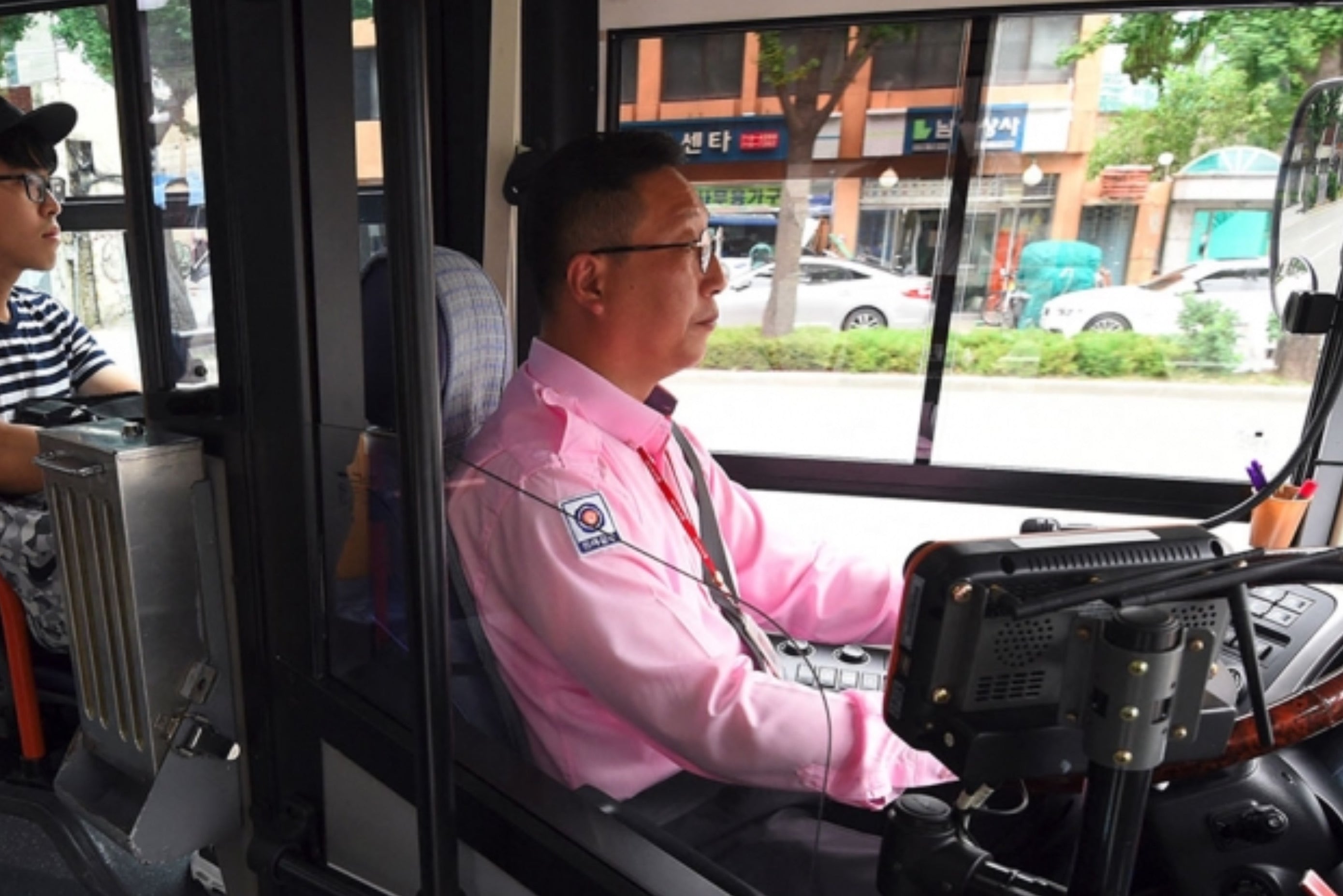 For stealing 6 euros, a Japanese bus driver loses... 73,000 euros retirement bonus: “It's public money”...